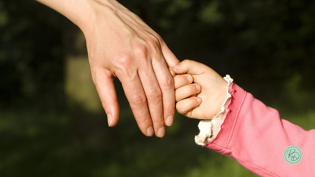 La rinascita attraverso lo sguardo delle sue bambine | ROSY DI DATO La rinascita attraverso lo sguardo delle sue bambine | ROSY DI DATO